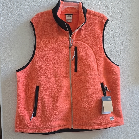 Northface Women's Plus Cragmont Fleece Vest - Picture 1 of 7